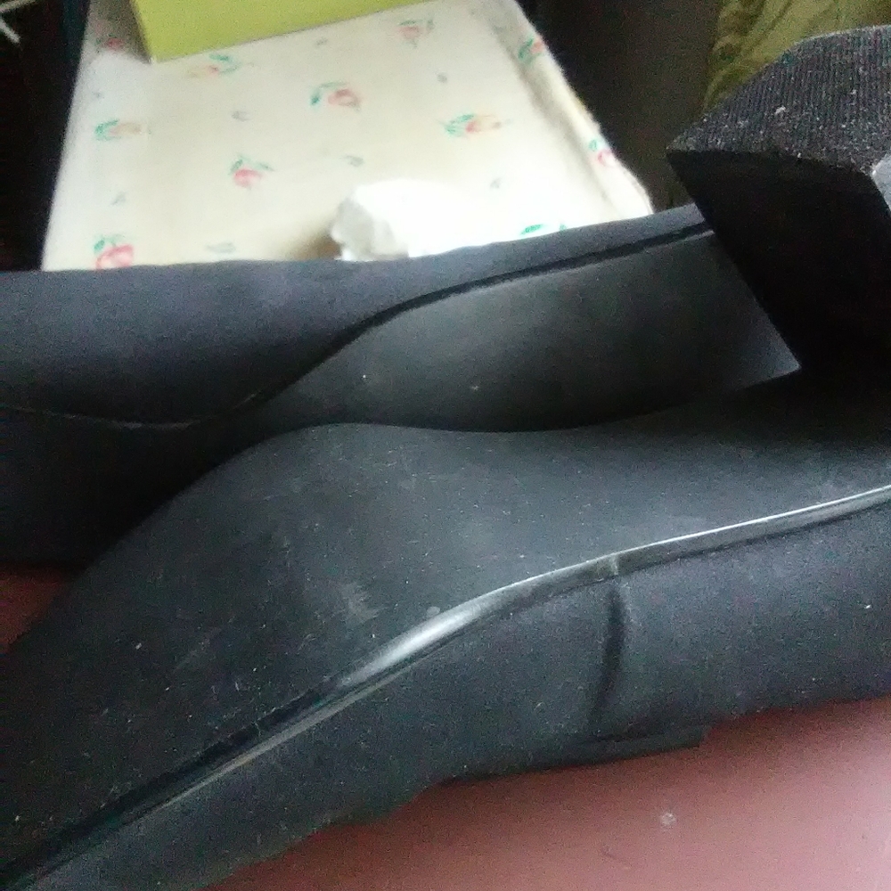 Shoe - Picture 3 of 4
